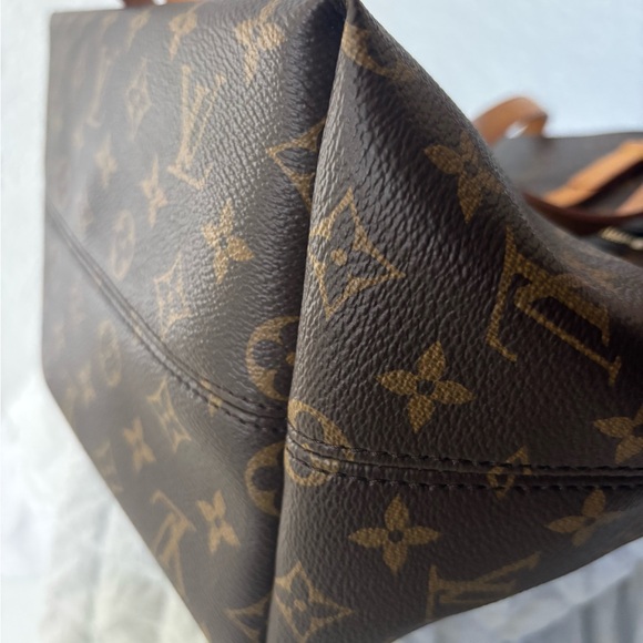 Louis Vuitton Lena MM - Picture 8 of 13